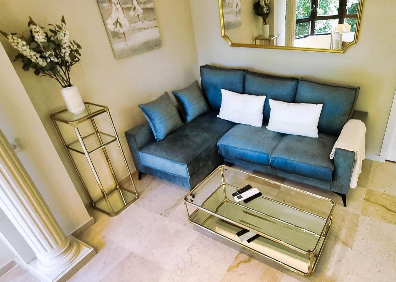 Spacious Renovated 1-bedroom In Center With Free Parking *