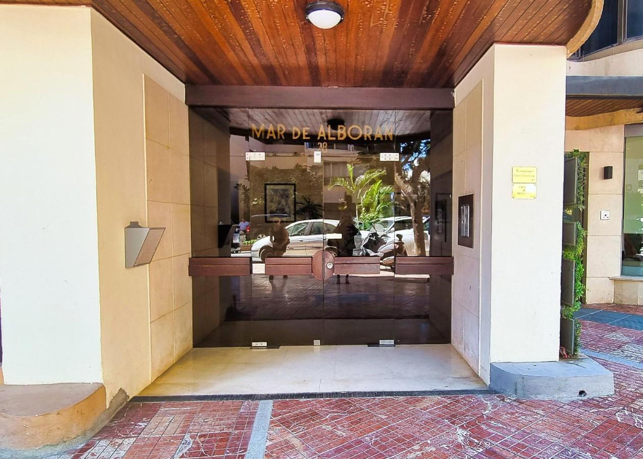Spacious Renovated 1-bedroom In Center With Free Parking Apartment *